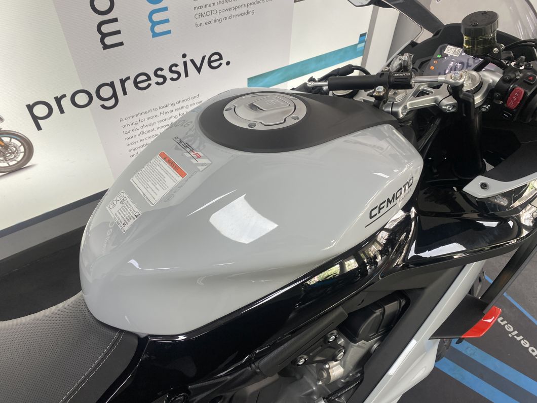 cfmoto_675_sr_salon_id3763_7.JPG